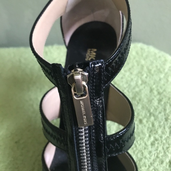New Michael Kors Black Patent Leather Open Toe Zipper Heels Size 6 - Picture 7 of 14